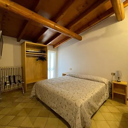 Michelina Nocleg ze śniadaniem Castiglione dʼIntelvi